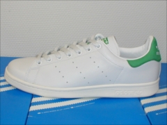 スタンスミス（STAN SMITH）